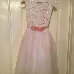 Casual white dress with removable sash.